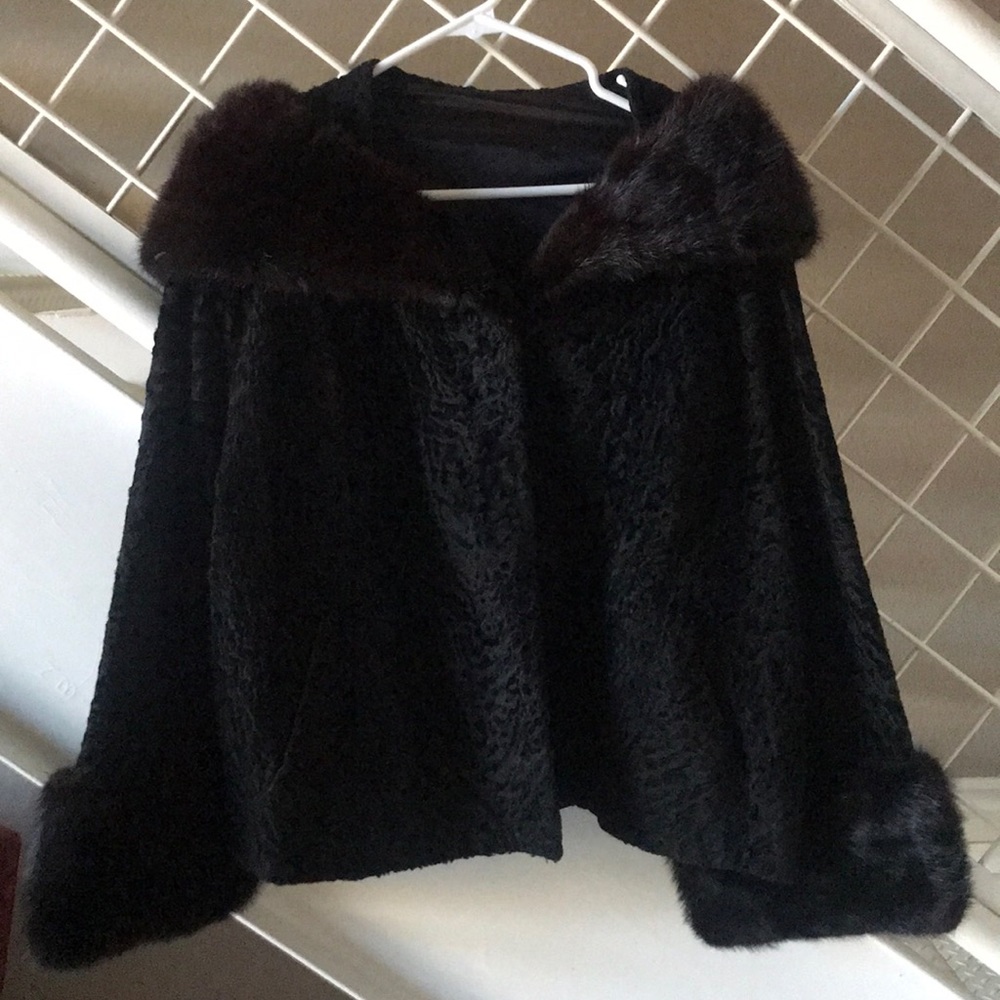 Fur trimmed vintage jacket! Holiday!!